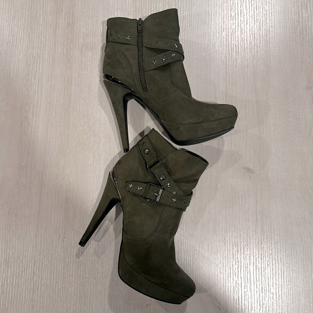 Guess - Green Suede Platform booties size 7.5